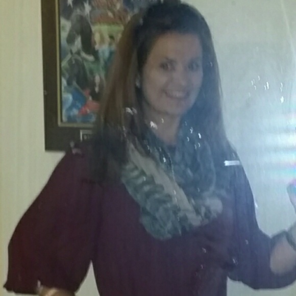 Meet your Posher, Beth - Picture 5 of 5